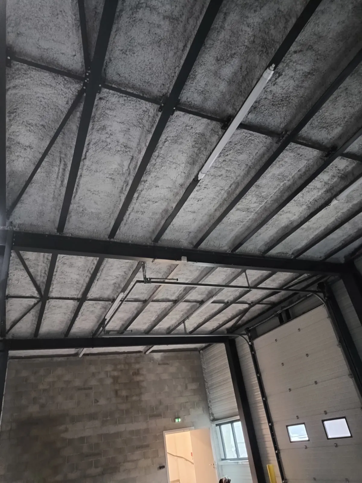 Plafond fini après travaux de flocage coupe-feu